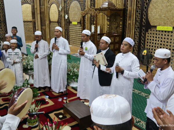 MASYARAKAT KIRAM  ANTUSIAS PERINGATI ISRA MI'RAJ DI MASJID KIRAM